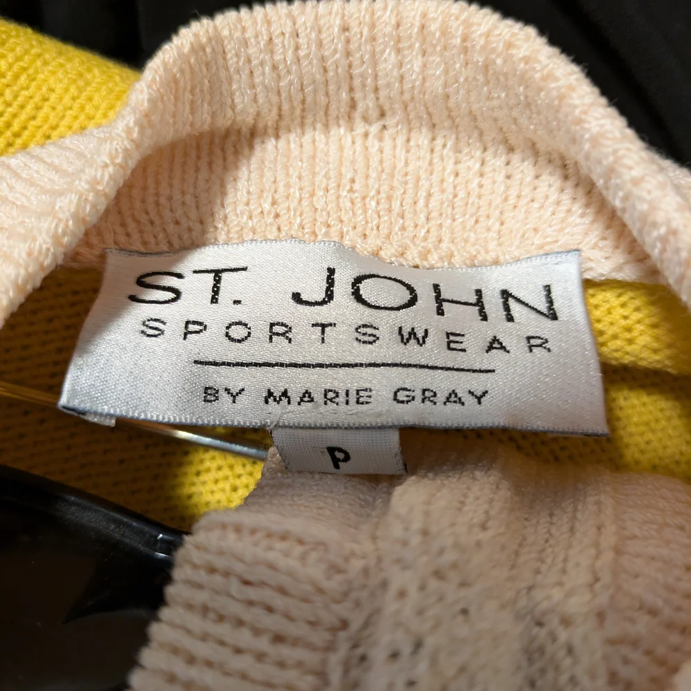St. John Sportswear By Marie Gray Yellow and Cream Skirt Set- Pinepple Accent - Picture 12 of 12